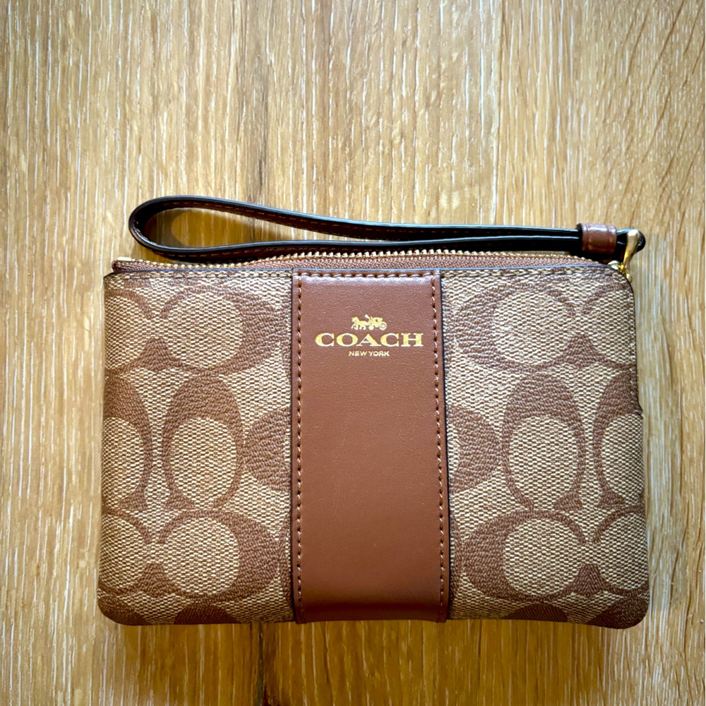 COACH - NWT brown canvas wristlet in signature print